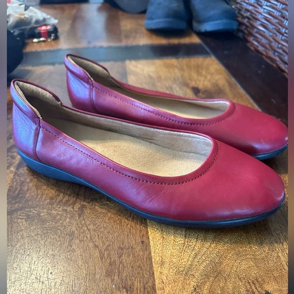 Naturalizer red flats as new condition size 10 - Picture 1 of 7